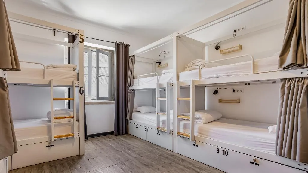 Bed in dormitory WITH SHARED BATHROOM Room, Hostellicious, Algarve