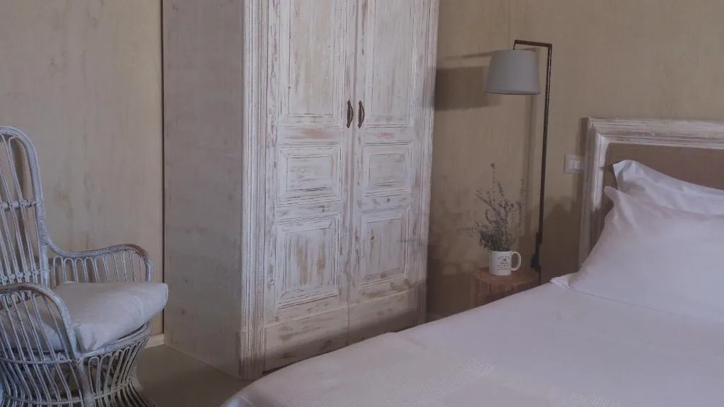 Room, Riserva Del Noce, Catania