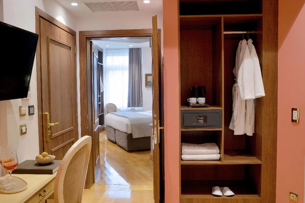 FAMILY ROOM DELUXE Room, Acropolian Spirit Boutique Hotel, Athens