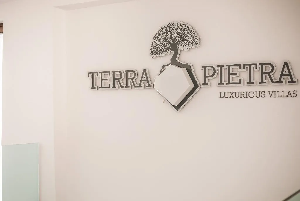 Lobby, Terrapietra, Rhodes