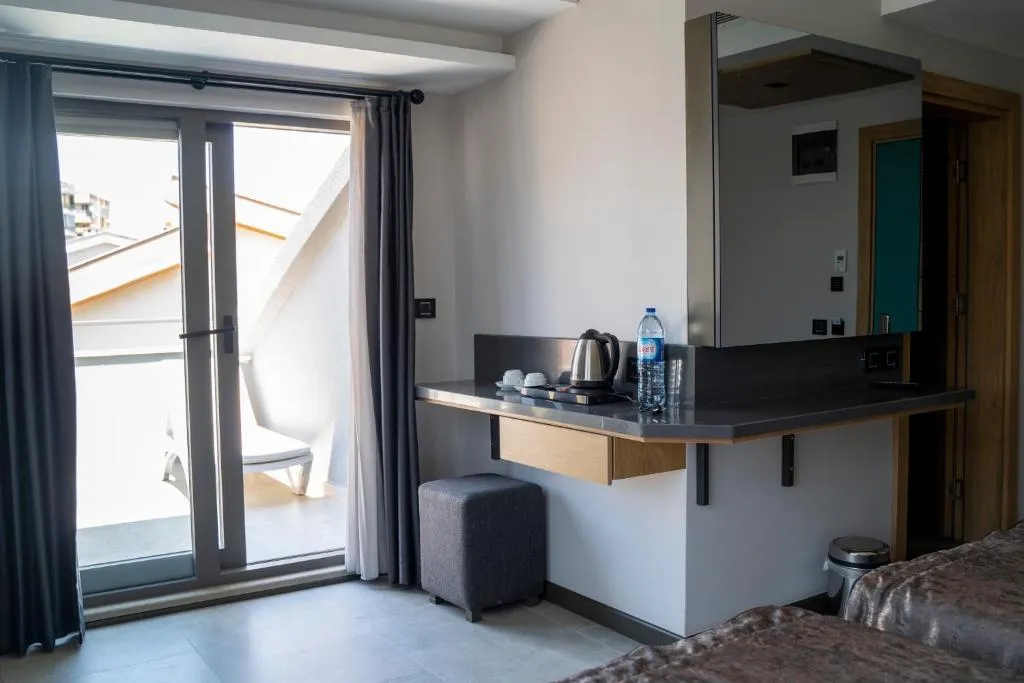 SUITE DELUXE WITH BALCONY Room, Peramis Hotel Spa, Antalya