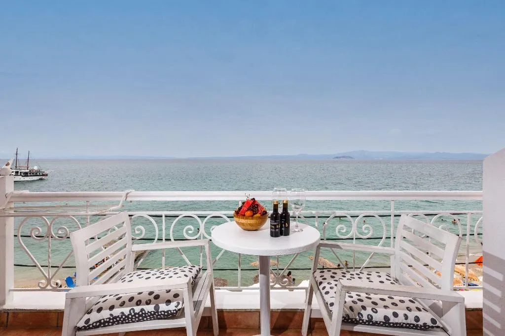 Room, Marabou, Halkidiki
