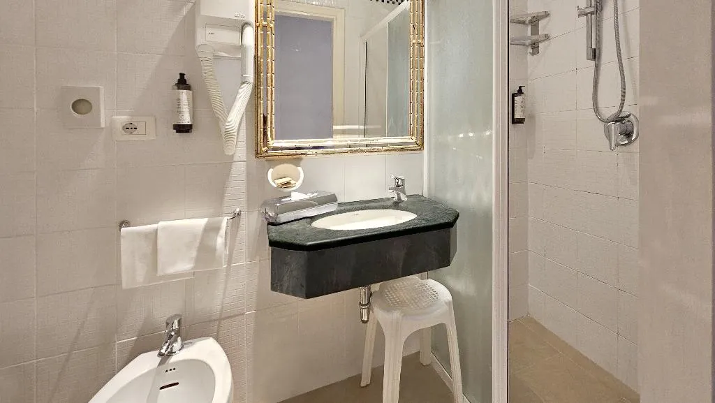 DOUBLE BASIC Room, Atlantic Palace, Florence