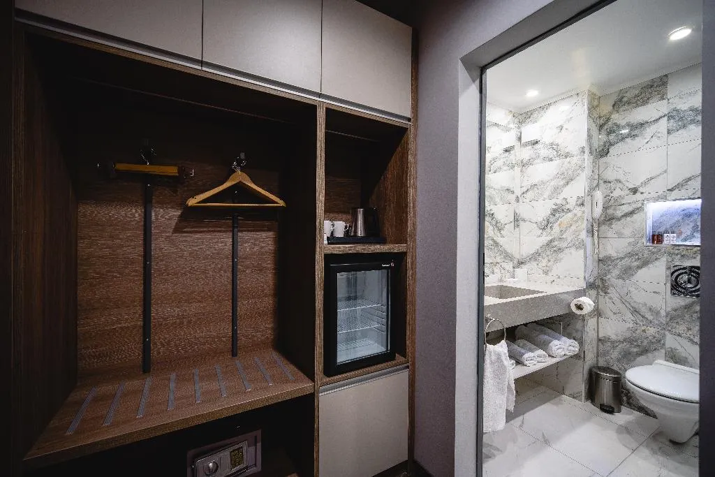 QUADRUPLE TWO QUEEN BEDS Room, Saint George hotel & Spa, Bourgas