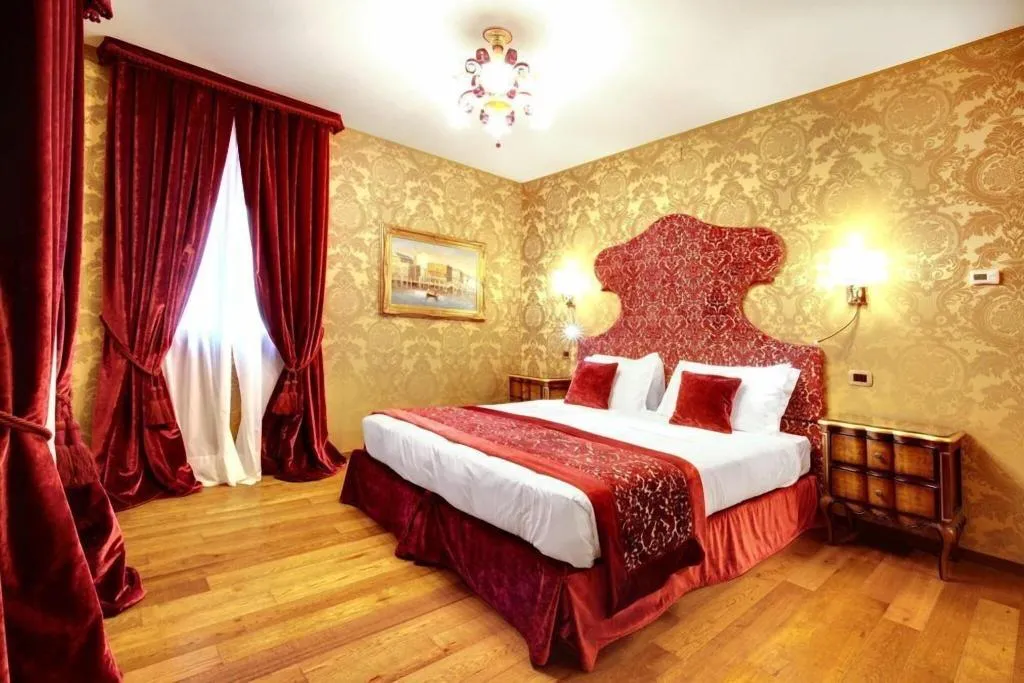 Room RUN OF HOUSE Room, Casanova, Venice