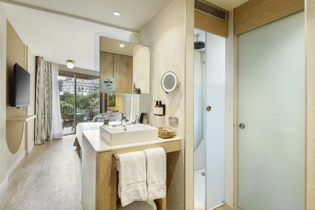 Room SUPERIOR WITH TERRACE Room, Barcelo Illetas Albatros, Majorca