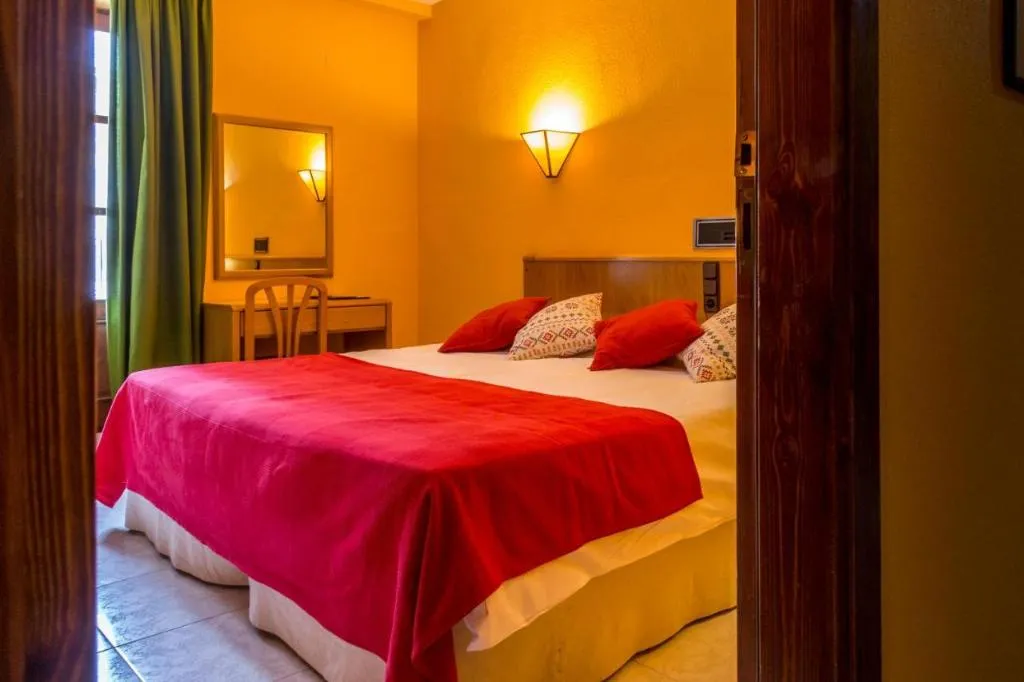 QUADRUPLE STANDARD Room, San Anton, Barcelona