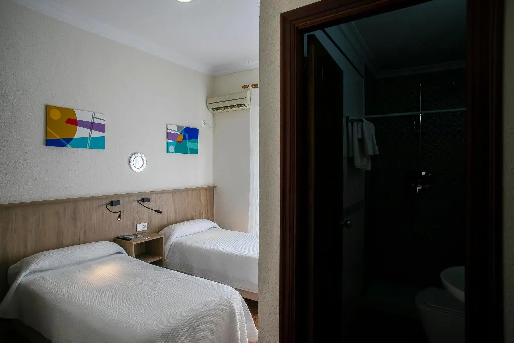 DOUBLE WITH DOUBLE BED Room, Pensión dulces sueños, Seville