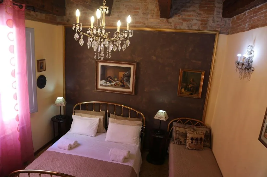 Room, Riverbanks, Florence