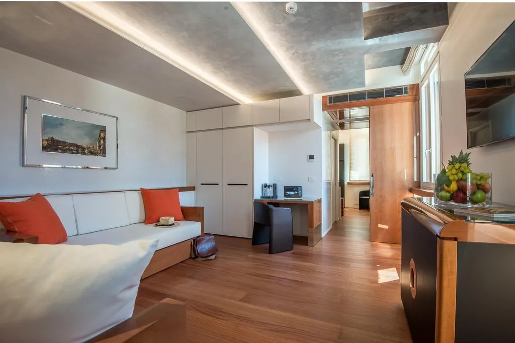 APARTMENT EXECUTIVE ONE BEDROOM Room, Rialto Hotel, Venice