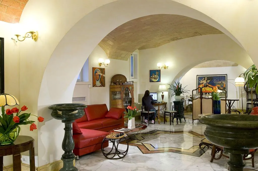 Lobby, Emona Aquaeductus, Naples