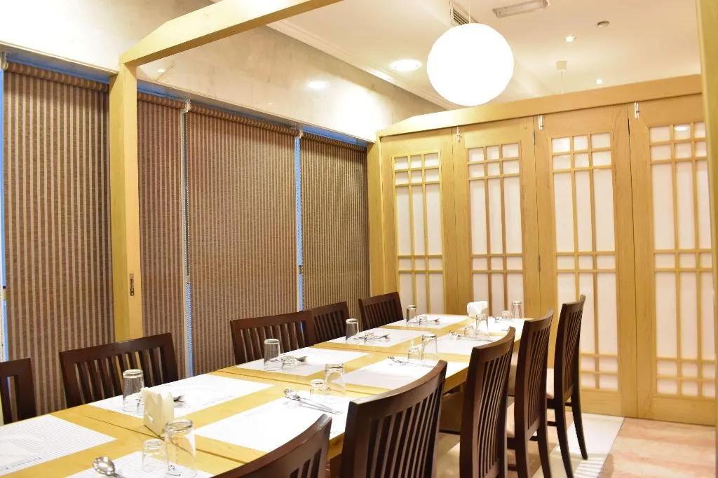 Restaurant, Golden Tulip Media Hotel, Dubai