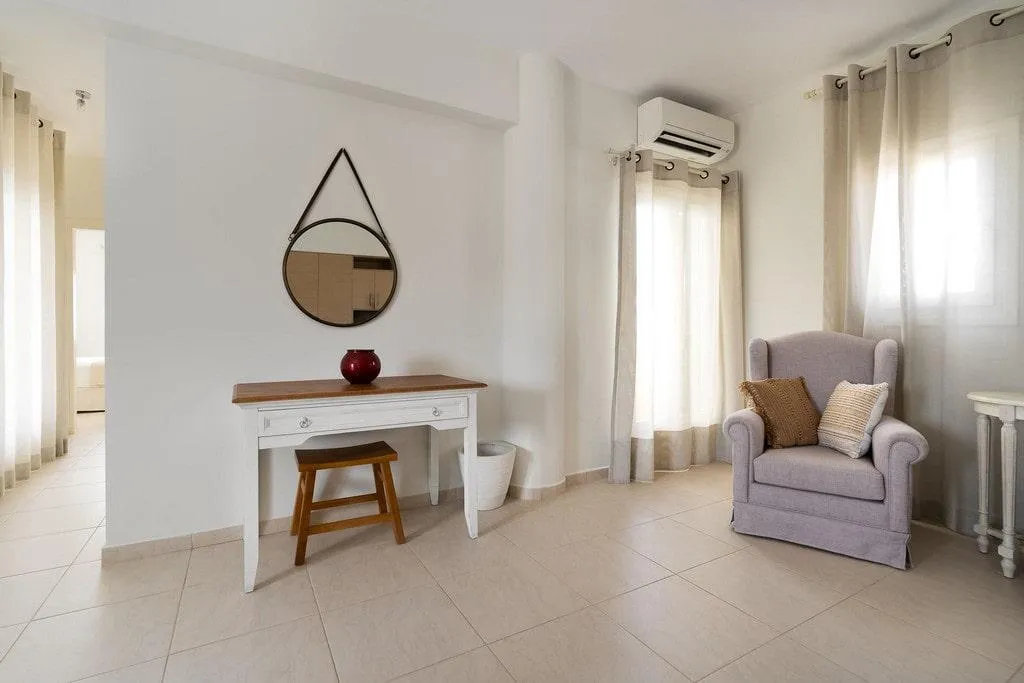 SUITE WITH JACUZZI Room, Finikas Hotel Naxos, Mykonos