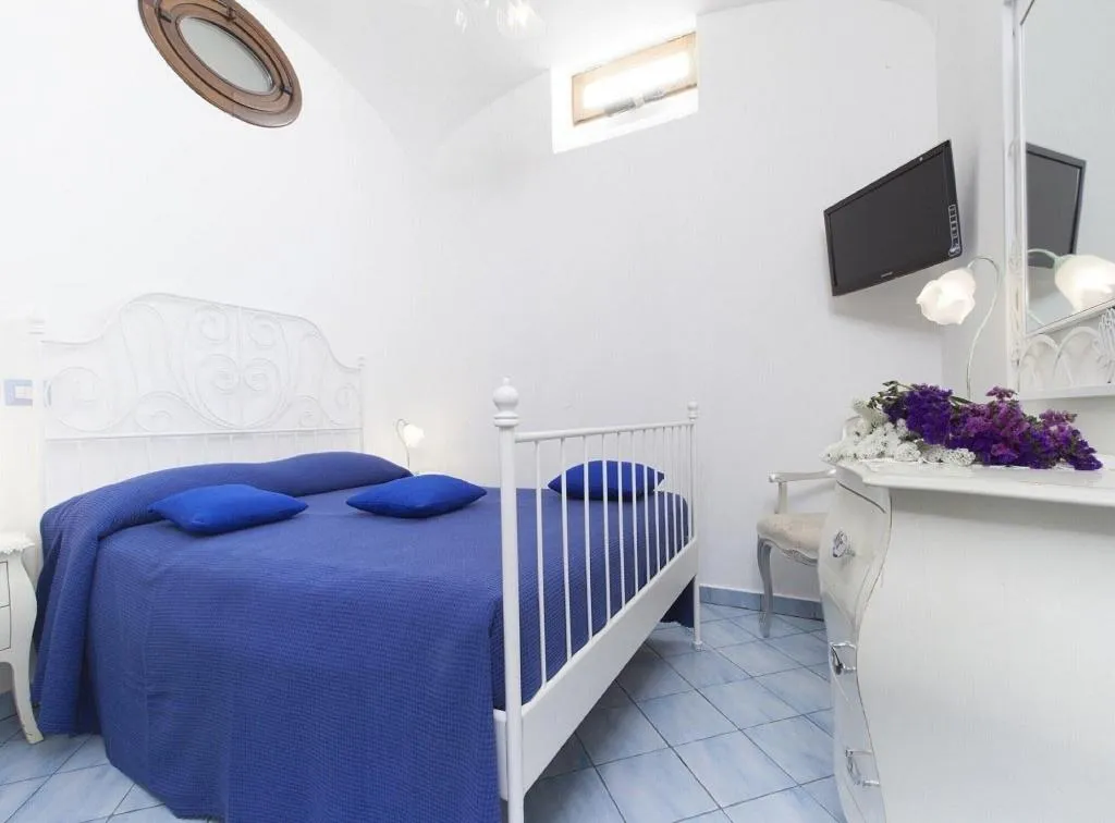 Room, La Sorgente Del Sole, Naples