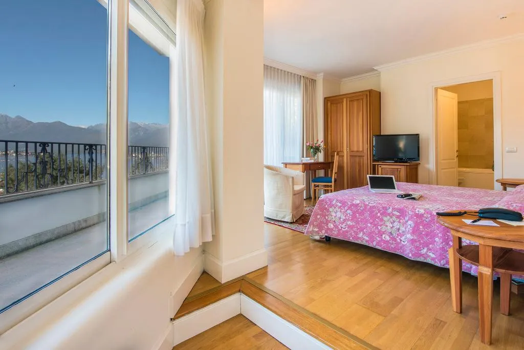 Double or Twin LAKE VIEW Room, Royal Hotel, Milan