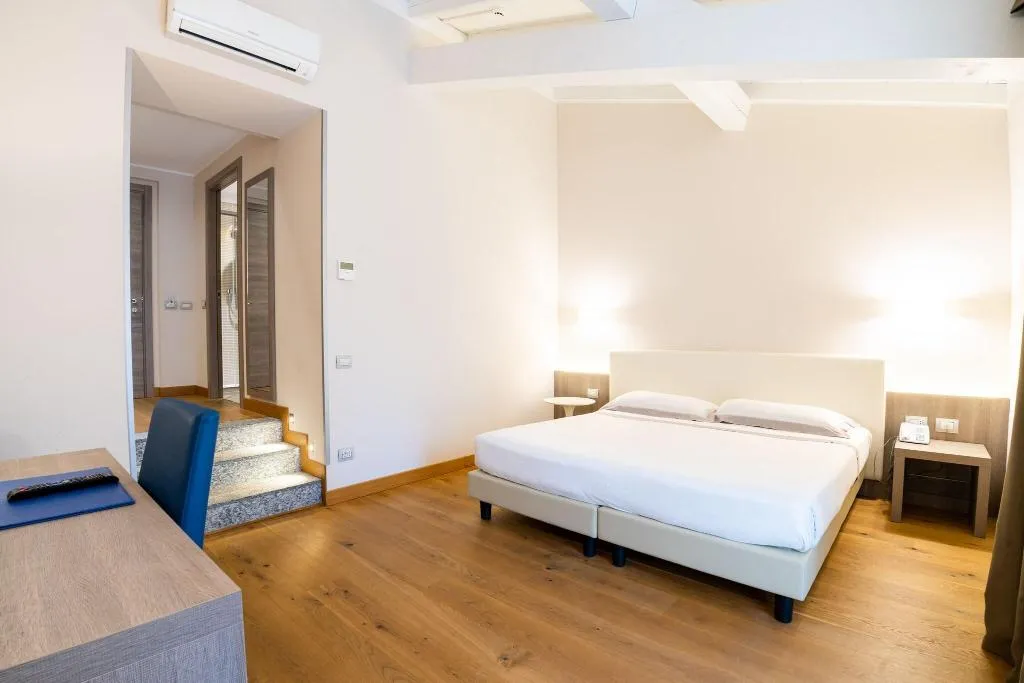 QUADRUPLE DELUXE Room, Albergo Centrale, Milan