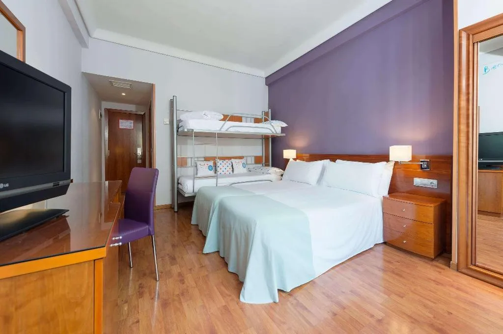 FAMILY ROOM STANDARD Room, Hotel Madrid Centro Affiliated by Meliá, Madrid