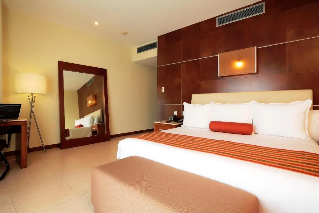 DOUBLE KING SIZE BED Room, Krystal Urban Cancún & Beach Club, Cancun Area