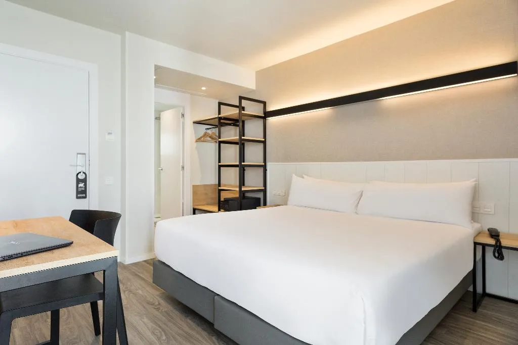 DOUBLE SINGLE USE SUPERIOR Room, Acta bcn 40, Barcelona