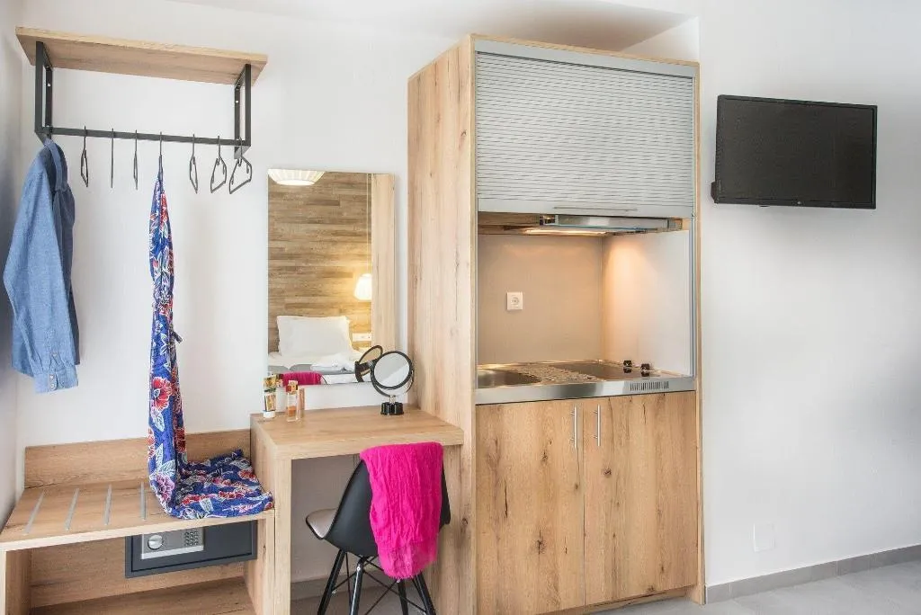 Room, Ria, Crete
