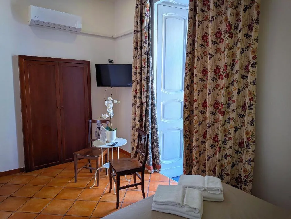 Room, La Locanda Dell Arte, Naples