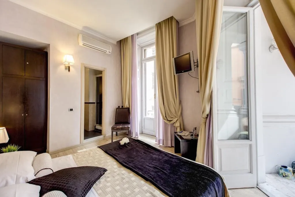 Room, Le Petit, Rome