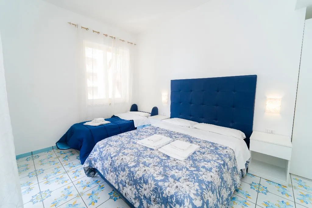 TRIPLE STANDARD Room, La Casa Di Aurora, Naples