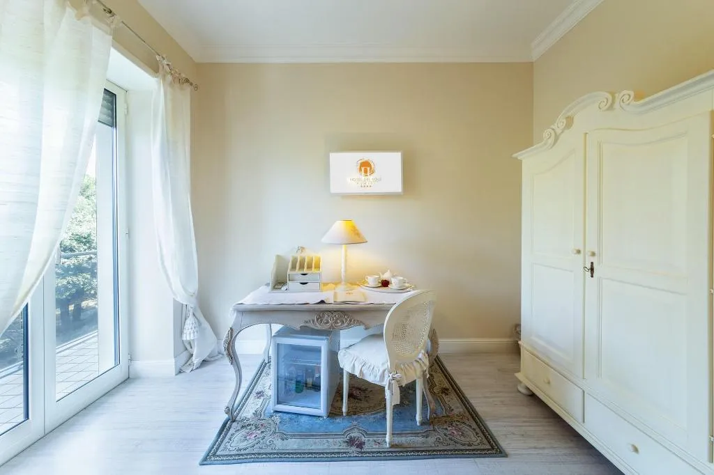 Room, Hotel Del Sole, Naples