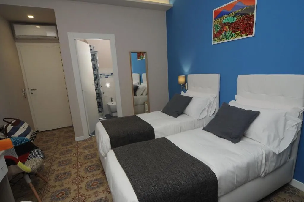 Room, La Casa Di Giorgio, Naples