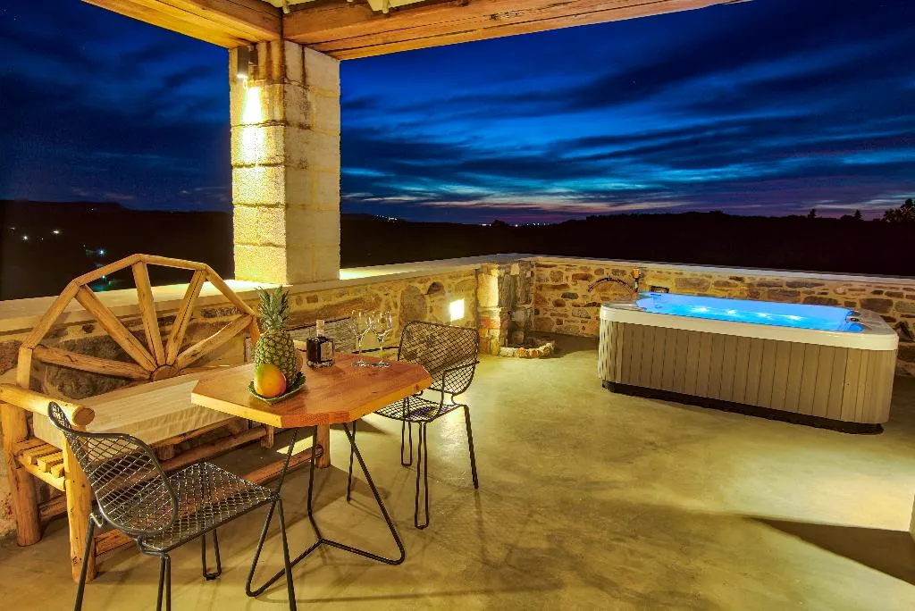 SUITE WITH JACUZZI Room, Lameriana Secret Village, Crete