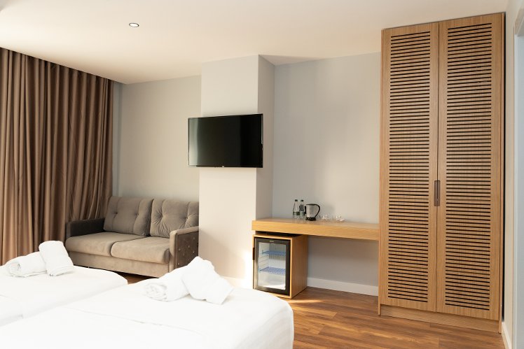Bounty Hotel, Kavaje