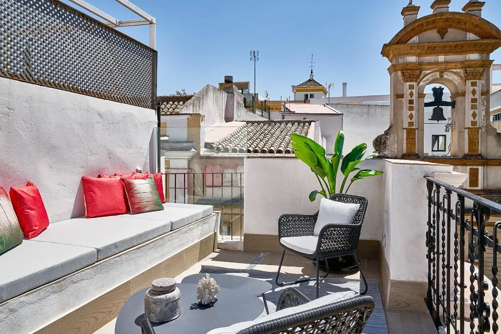 JUNIOR SUITE STANDARD Room, Vincci Molviedro Suites Apartments, Seville