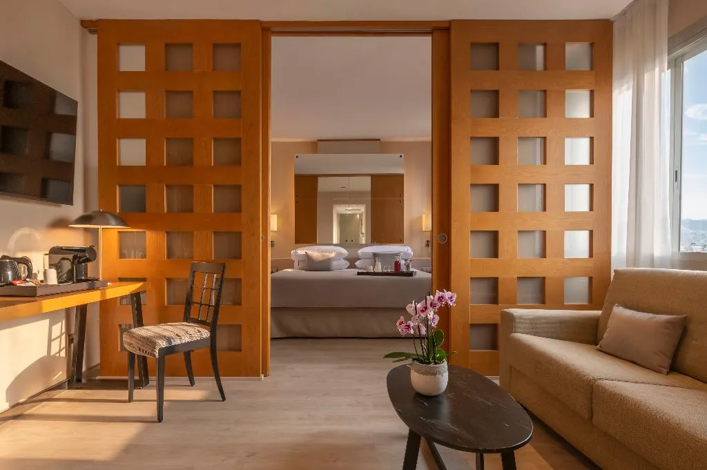 JUNIOR SUITE WITH VIEWS Room, Hesperia Presidente, Barcelona