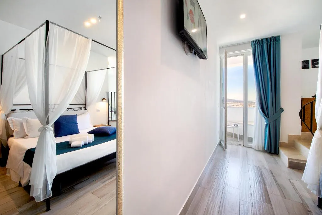 JUNIOR SUITE WITH JACUZZI Room, Relais Manfredi, Naples