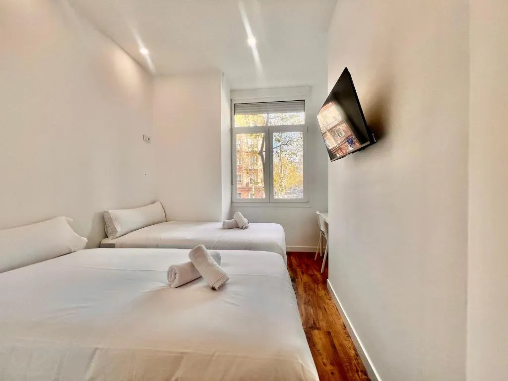 TWIN TWO BEDS Room, Hostal Bernabeu, Madrid
