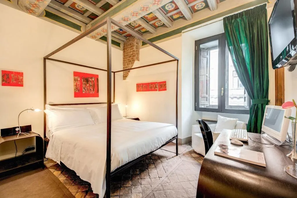 Room, Residenza Torre Colonna, Rome