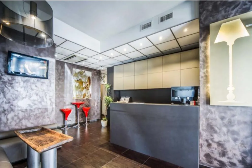 Lobby, Aaron, Venice