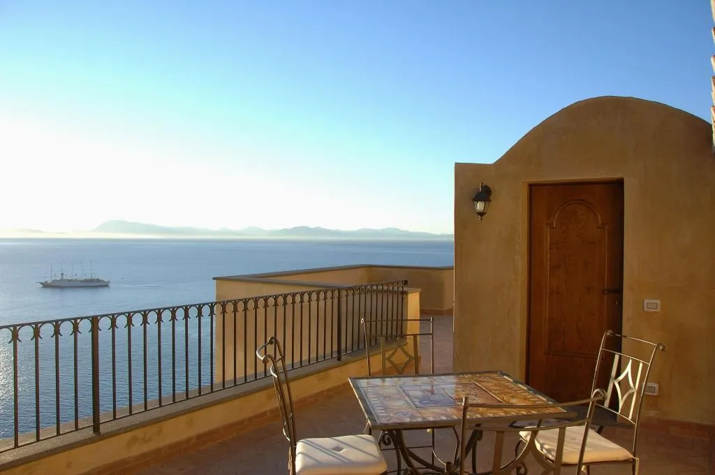 Terrace, Villa Alba d'Oro - Historic Luxury Villa, Naples