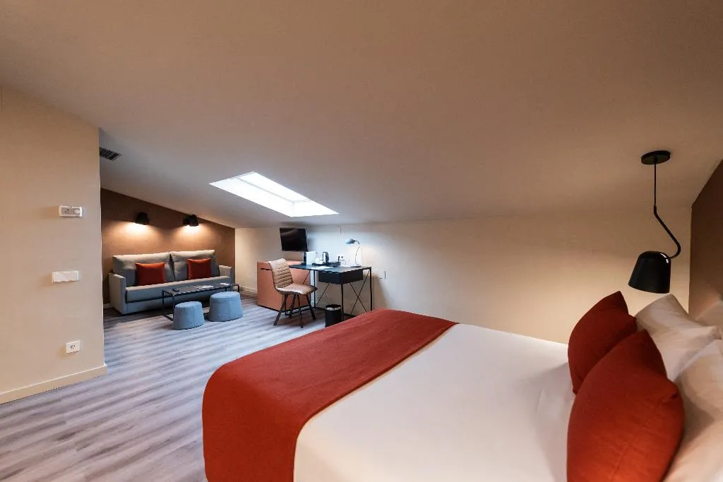 DOUBLE STANDARD Room, Atenea Rekord Suites, Barcelona