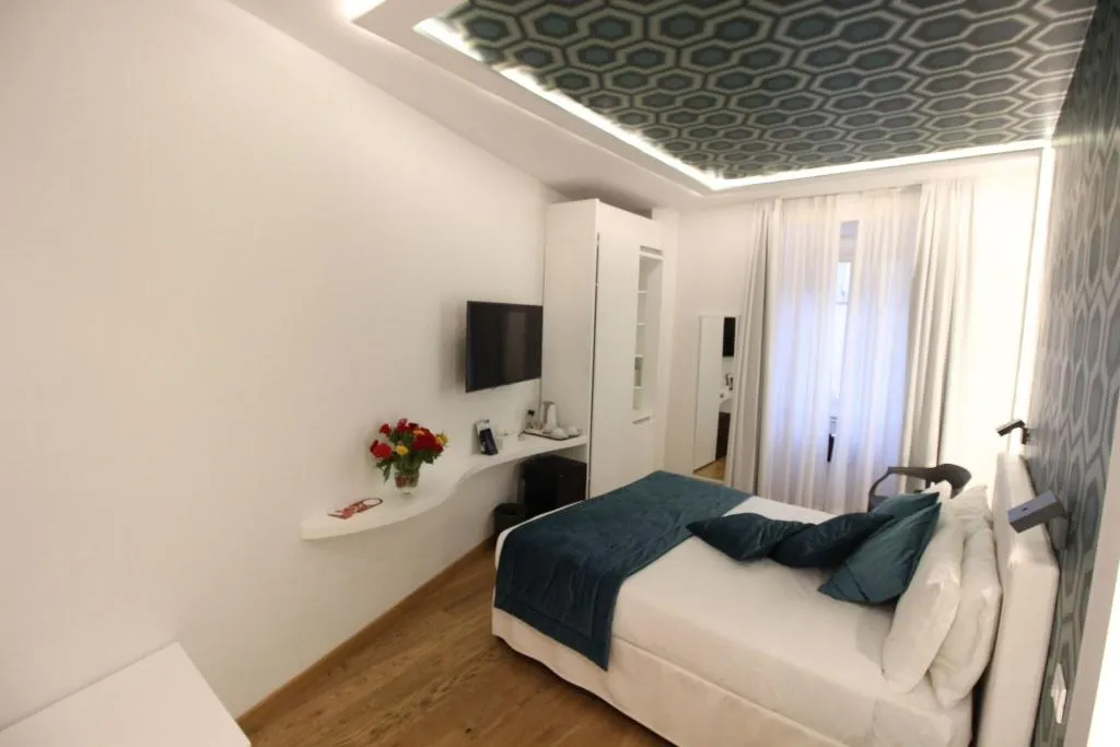 Double or Twin CITY VIEW QUEEN BED Room, Albergo Abruzzi, Rome