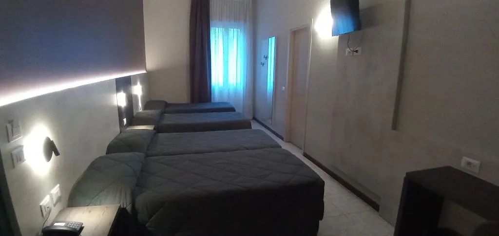 QUADRUPLE STANDARD Room, Mistral, Milan