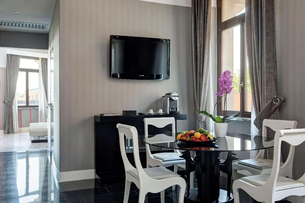 Room, Grand Hotel Palace Rome, Rome