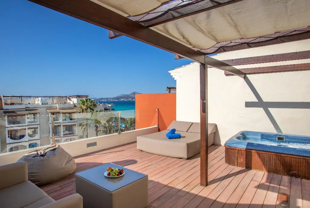 APARTMENT WITH TERRACE Room, Zafiro Bahia, Majorca