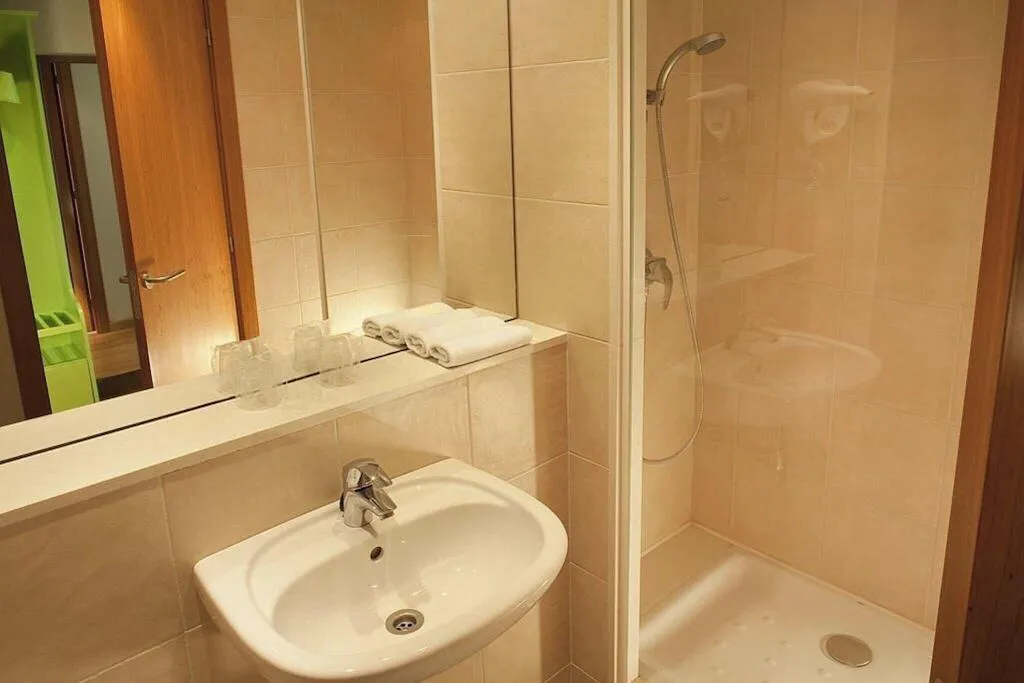 TRIPLE STANDARD Room, Travelodge Cornella Fira, Barcelona