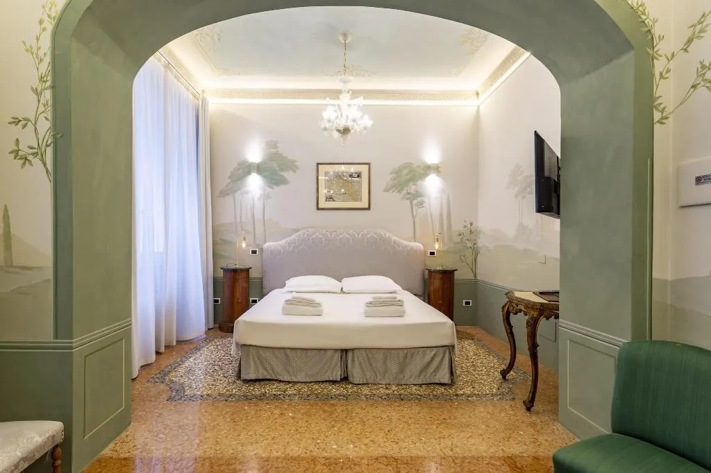 Room, Villa Tortorelli, Florence