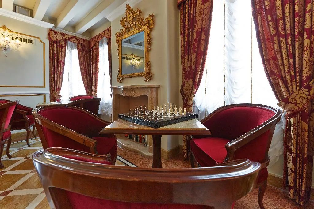 Lobby, Canal Grande, Venice