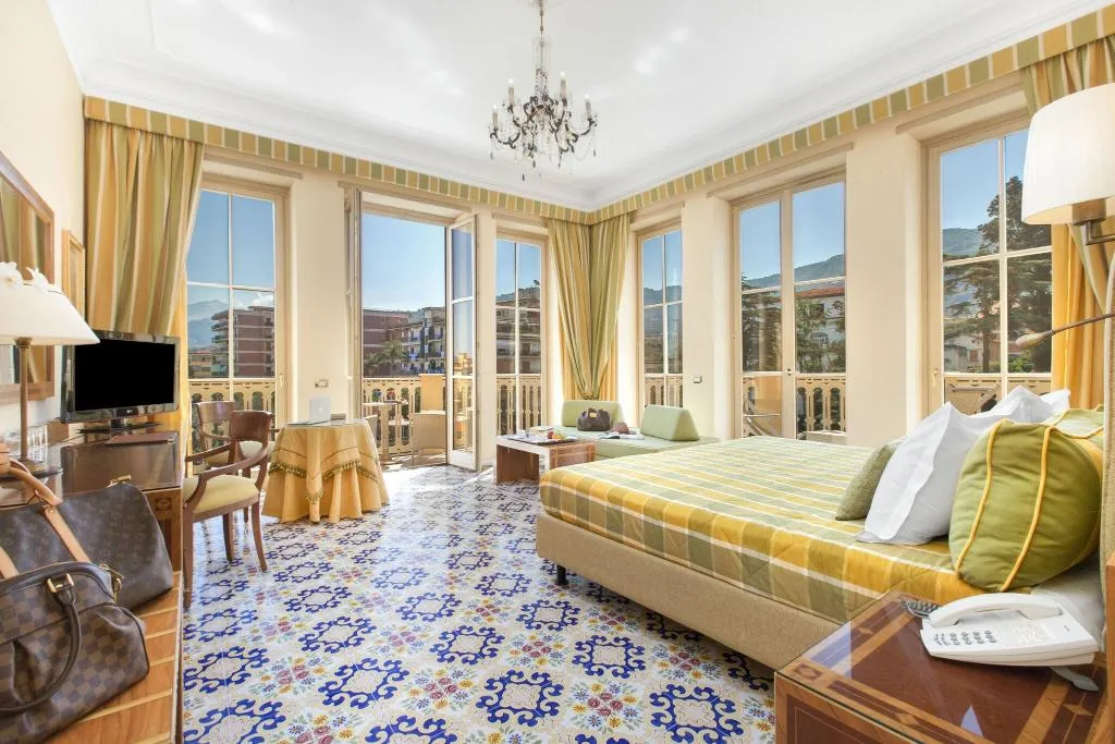 JUNIOR SUITE KING SIZE BED Room, Antiche Mura, Naples