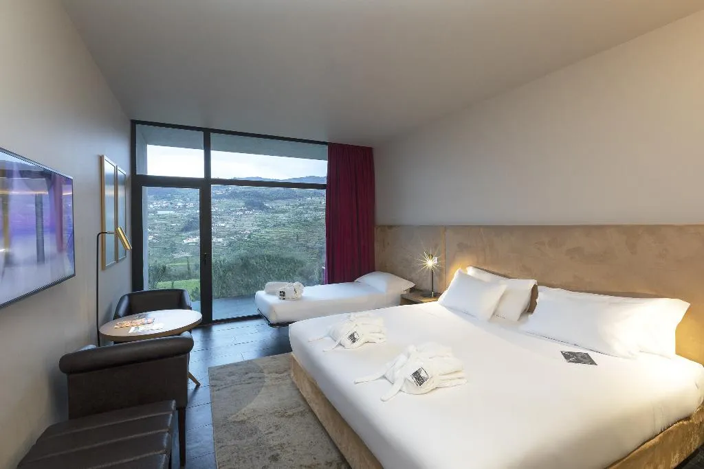 FAMILY ROOM RIVER VIEW Room, Douro Palace, Porto