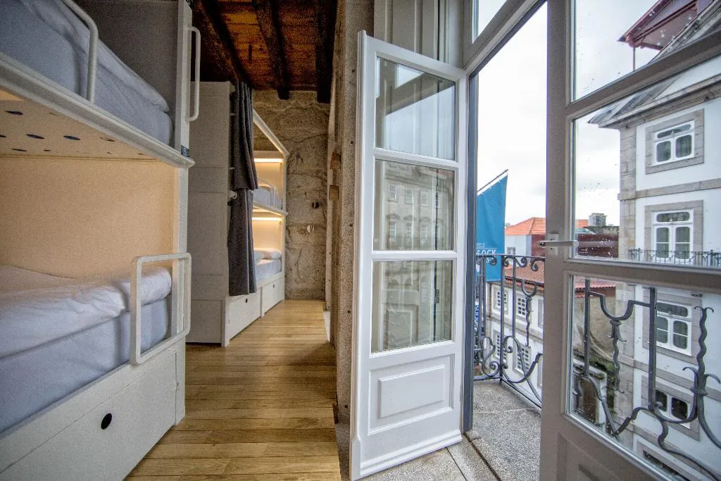 Bed in dormitory CAPACITY 8 Room, Bluesock Hostels Porto, Porto