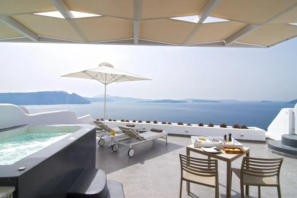 SUITE WITH JACUZZI Room, Santorini Secret Suites & Spa, Santorini